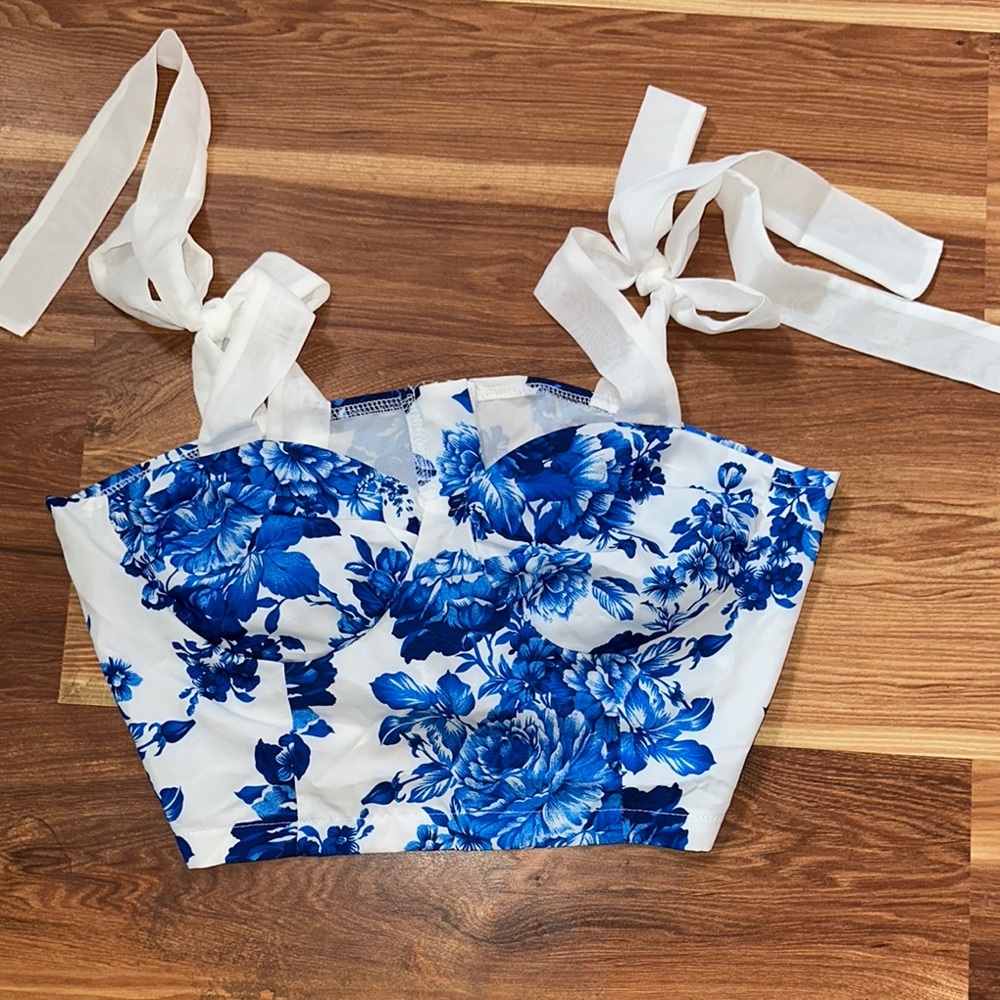 Floral Blue and White Crop Top